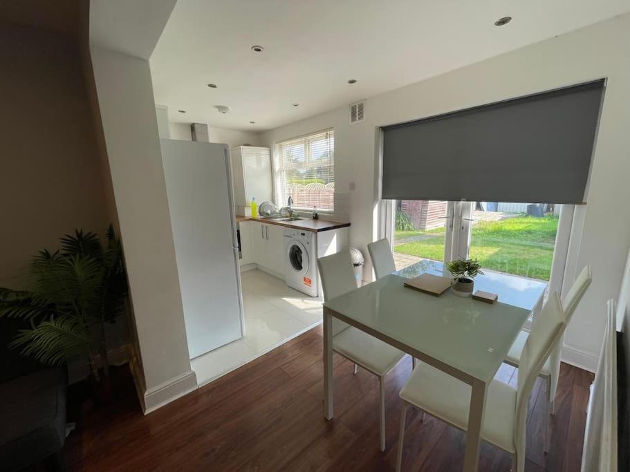 Entire Ground Floor Apartment In Watford Watford  Exterior foto