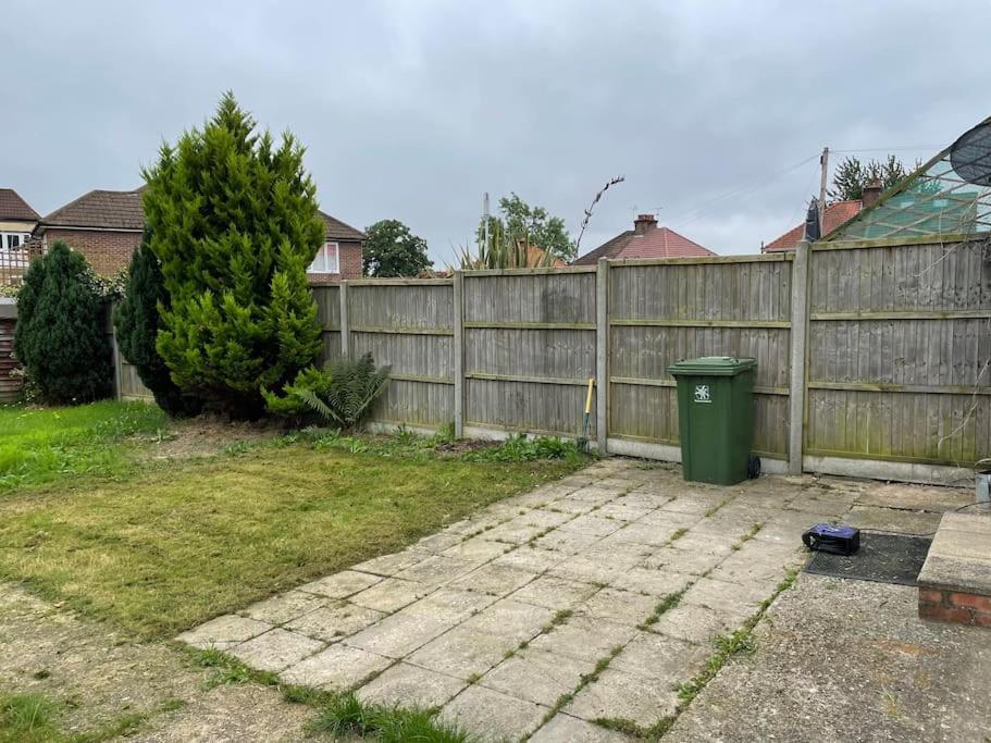 Entire Ground Floor Apartment In Watford Watford  Exterior foto